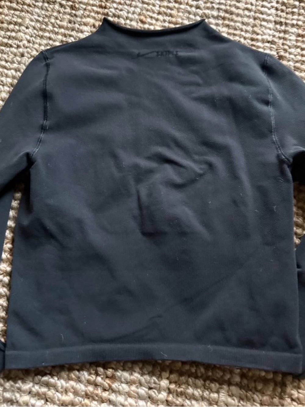 NikeSKIMS NWT VINTAGE SEAMLESS
MOCK NECK CROP TOP